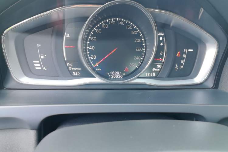 Used Volvo S60 2017 S60L T4 Smart Range Edition Odometer Close Up