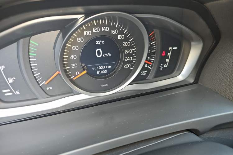 Used Volvo S60 2017 S60L T3 Smart Upgrade Edition Odometer Close Up