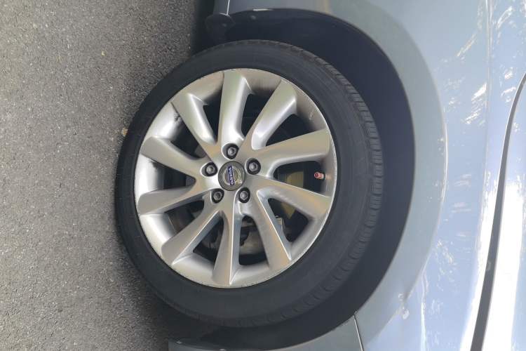 Used Volvo S60 2017 S60L T4 Smart Range Edition Right Front Wheel Hub