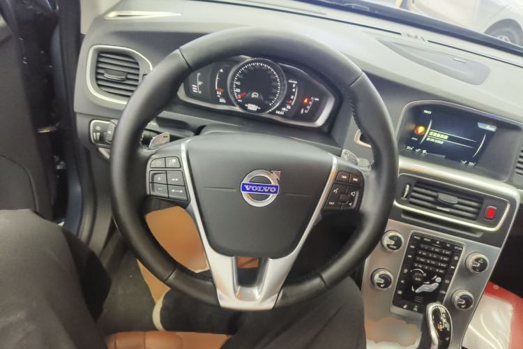 Used Volvo S60 2017 S60L T5 Zhiyue Edition Steering Wheel