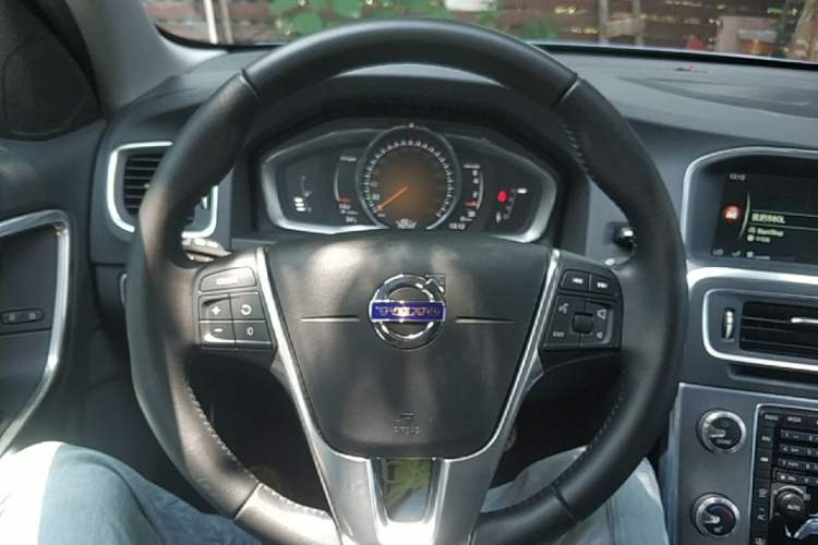 Used Volvo S60 2017 S60L T5 Intelligent Drive Edition Steering Wheel