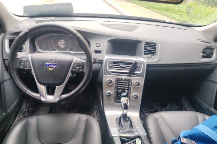 Used Volvo S60 2017 S60L T3 Smart Upgrade Edition Center Console