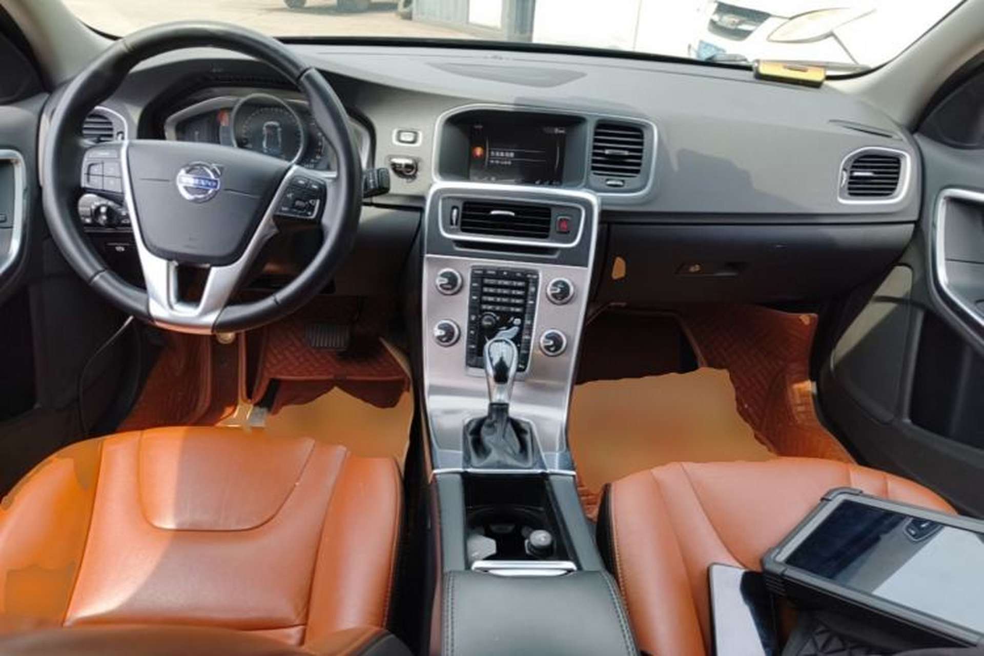 Used Volvo S60 2017 S60L T4 Smart Range Edition Center Console