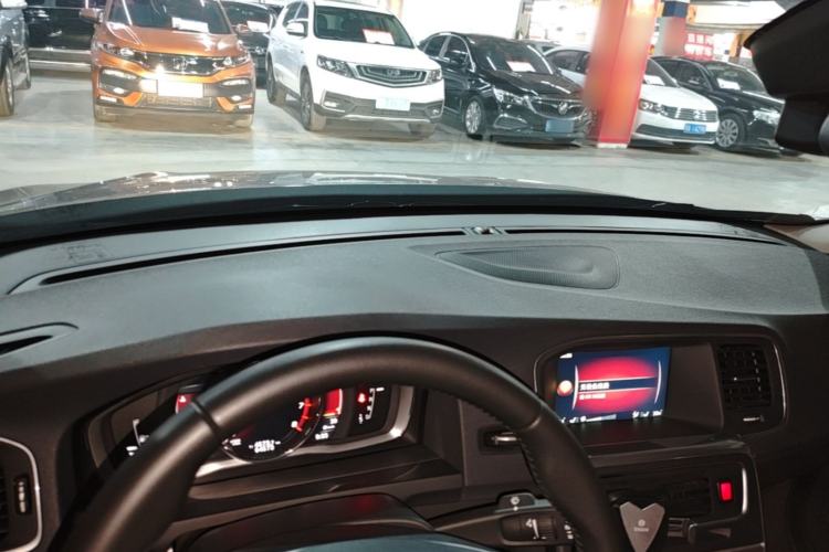 Used Volvo S60 2017 S60L T4 Smart Range Edition Center Console