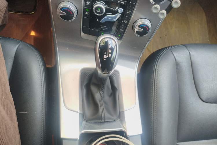 Used Volvo S60 2017 S60L T3 Smart Upgrade Edition Gear Lever