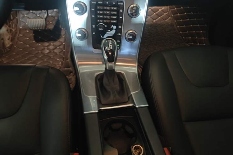 Used Volvo S60 2017 S60L T3 Smart Upgrade Edition Gear Lever