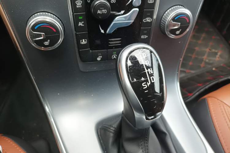 Used Volvo S60 2017 S60L T5 Zhiyue Edition Gear Lever