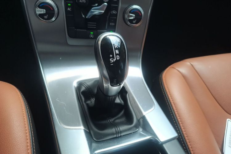 Used Volvo S60 2017 S60L T4 Smart Range Edition Gear Lever