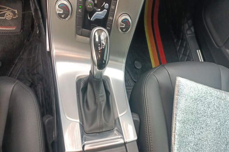Used Volvo S60 2017 S60L T4 Smart Range Edition Gear Lever