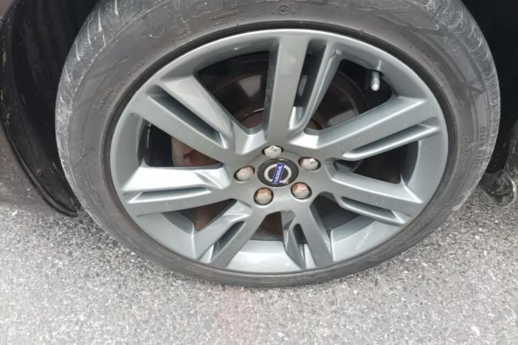 Used Volvo S60 2017 S60L T5 Zhiyue Edition Left Front Wheel Hub