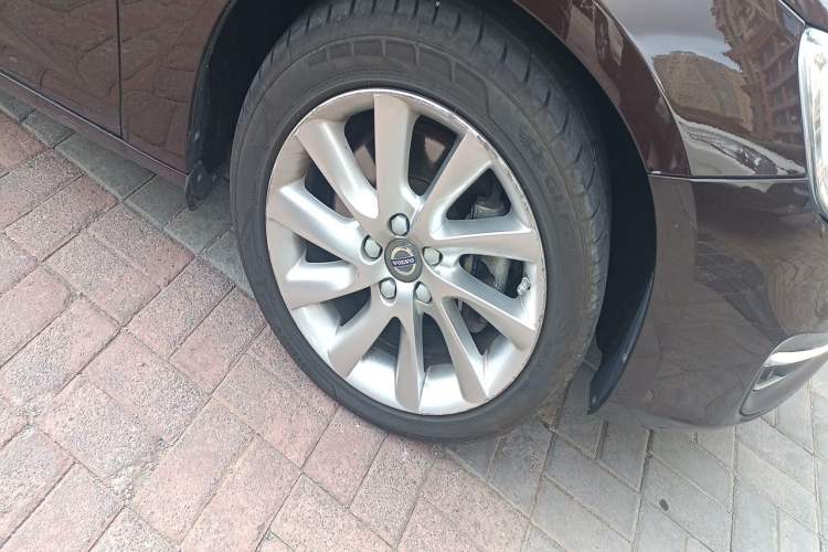Used Volvo S60 2017 S60L T4 Smart Range Edition Right Front Wheel Hub