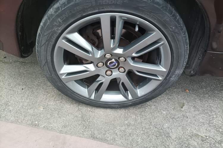 Used Volvo S60 2017 S60L T5 Zhiyue Edition Right Rear Wheel Hub