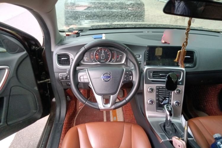 Used Volvo S60 2017 S60L T4 Smart Range Edition Steering Wheel