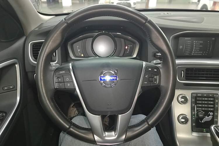 Used Volvo S60 2017 S60L T5 Intelligent Drive Edition Steering Wheel