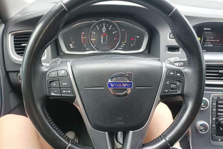Used Volvo S60 2017 S60L T5 Zhiyue Edition Steering Wheel