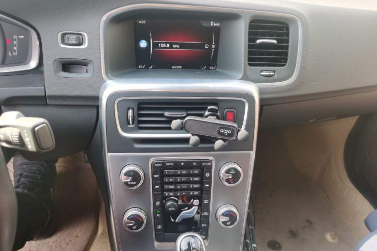 Used Volvo S60 2017 S60L T5 Intelligent Drive Edition Audio And AC Panel