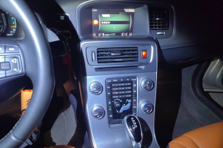 Used Volvo S60 2017 S60L T5 Intelligent Drive Edition Audio And AC Panel