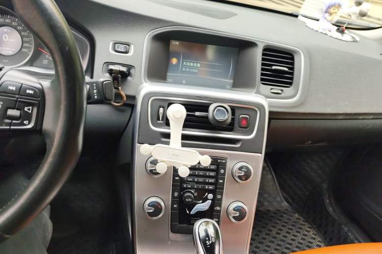 Used Volvo S60 2017 S60L T3 Smart Drive Edition Audio And AC Panel