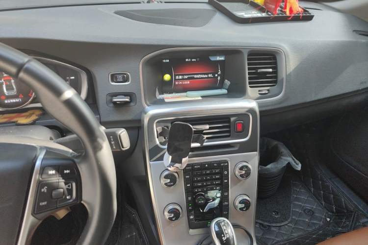 Used Volvo S60 2017 S60L T5 Intelligent Drive Edition Audio And AC Panel