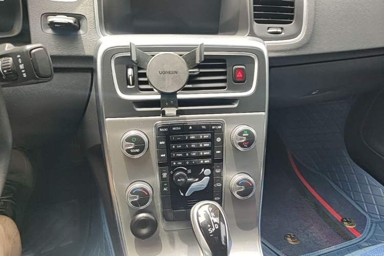 Used Volvo S60 2017 S60L T3 Smart Drive Edition Audio And AC Panel