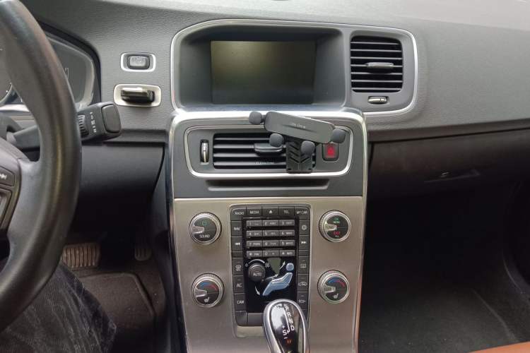 Used Volvo S60 2017 S60L T4 Smart Range Edition Audio And AC Panel