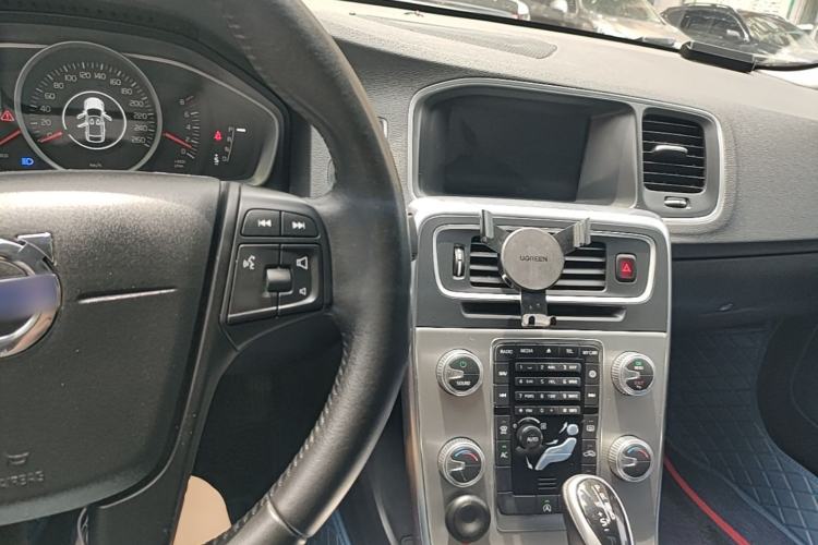 Used Volvo S60 2017 S60L T3 Smart Drive Edition Center Console