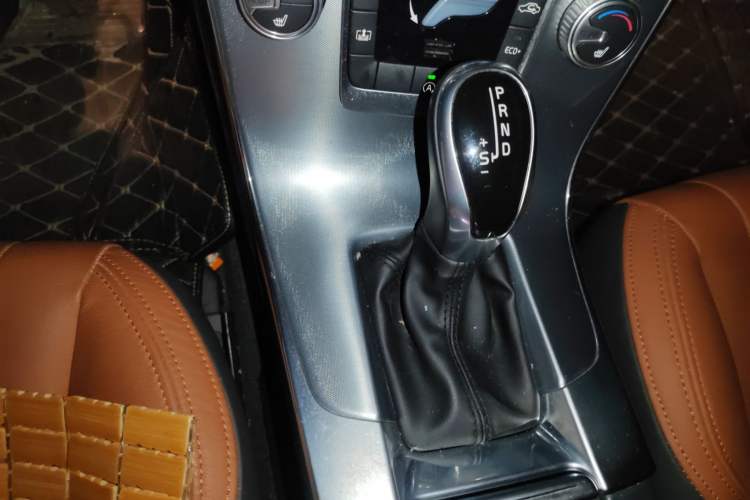 Used Volvo S60 2017 S60L T5 Intelligent Drive Edition Gear Lever