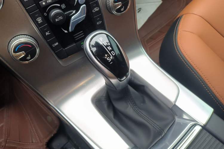 Used Volvo S60 2017 S60L T4 Smart Range Edition Gear Lever