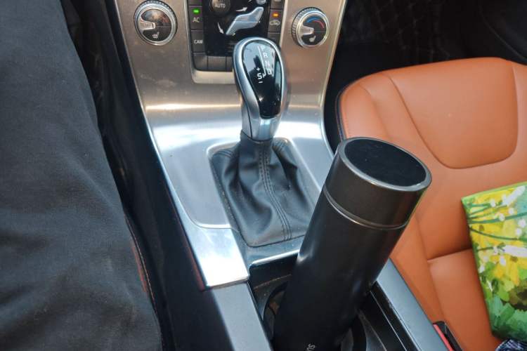 Used Volvo S60 2017 S60L T4 Smart Range Edition Gear Lever