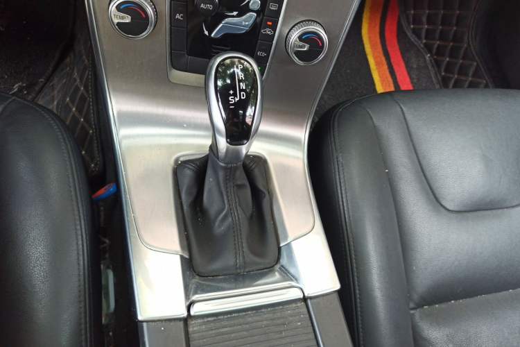 Used Volvo S60 2017 S60L T3 Smart Drive Edition Gear Lever