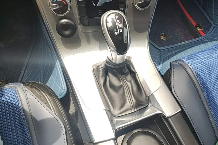 Used Volvo S60 2017 S60L T3 Smart Drive Edition Gear Lever