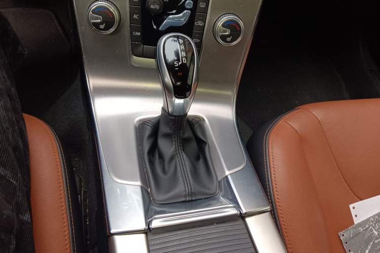 Used Volvo S60 2017 S60L T4 Smart Range Edition Gear Lever
