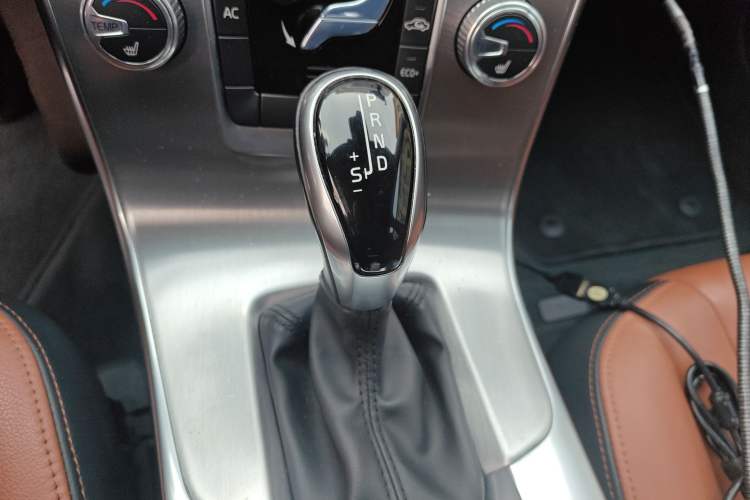 Used Volvo S60 2017 S60L T4 Smart Range Edition Gear Lever