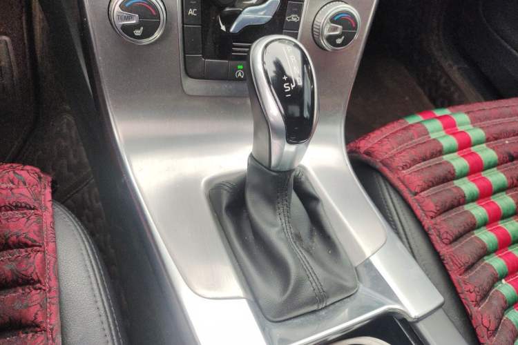 Used Volvo S60 2017 S60L T4 Smart Range Edition Gear Lever
