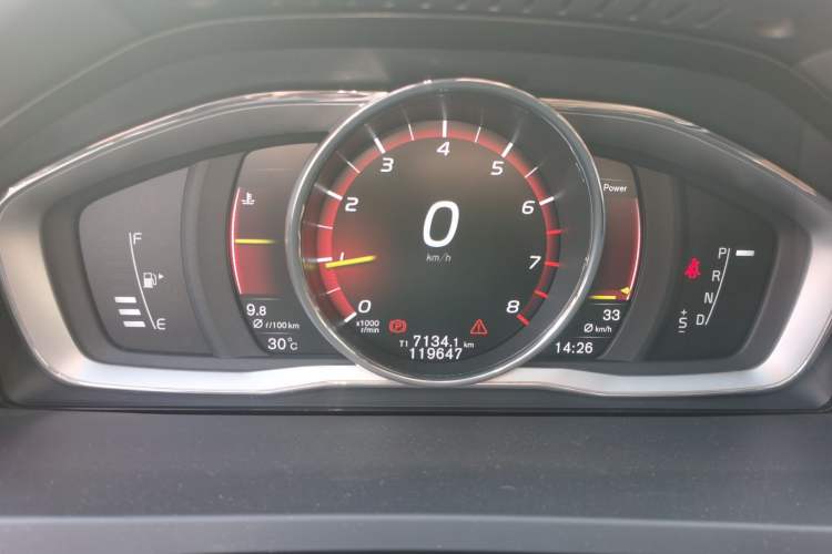 Used Volvo S60 2017 S60L T5 Intelligent Drive Edition Odometer Close Up