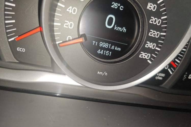 Used Volvo S60 2017 S60L T3 Smart Upgrade Edition Odometer Close Up