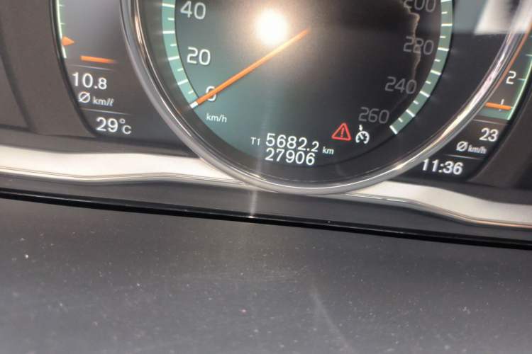 Used Volvo S60 2017 S60L T4 Smart Range Edition Odometer Close Up