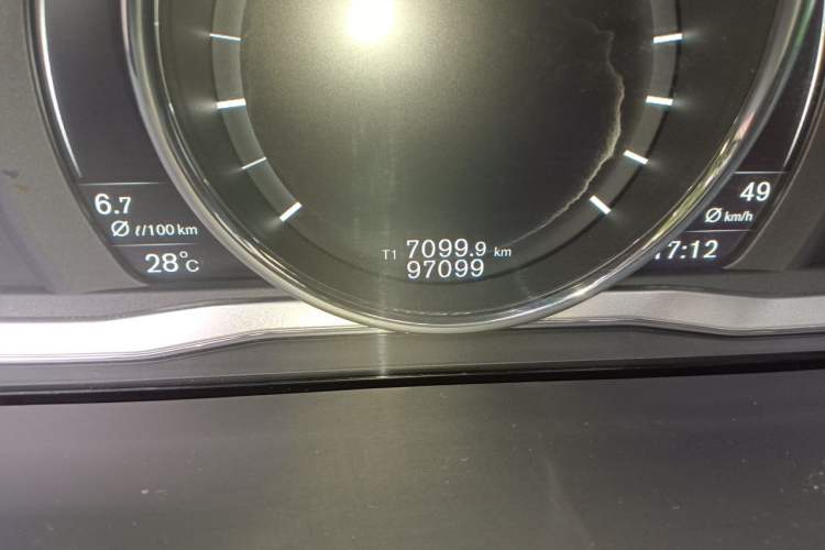 Used Volvo S60 2017 S60L T4 Smart Range Edition Odometer Close Up