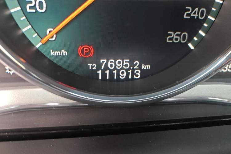 Used Volvo S60 2017 S60L T4 Smart Range Edition Odometer Close Up
