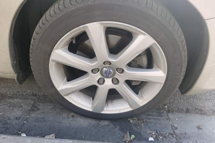 Used Volvo S60 2017 S60L T5 Intelligent Drive Edition Right Front Wheel Hub