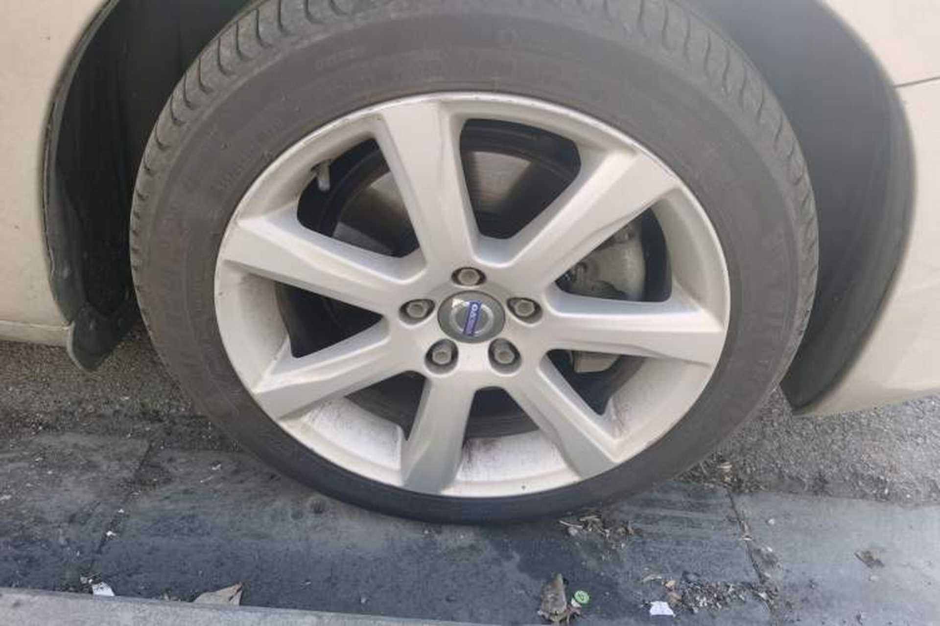 Used Volvo S60 2017 S60L T5 Intelligent Drive Edition Right Front Wheel Hub