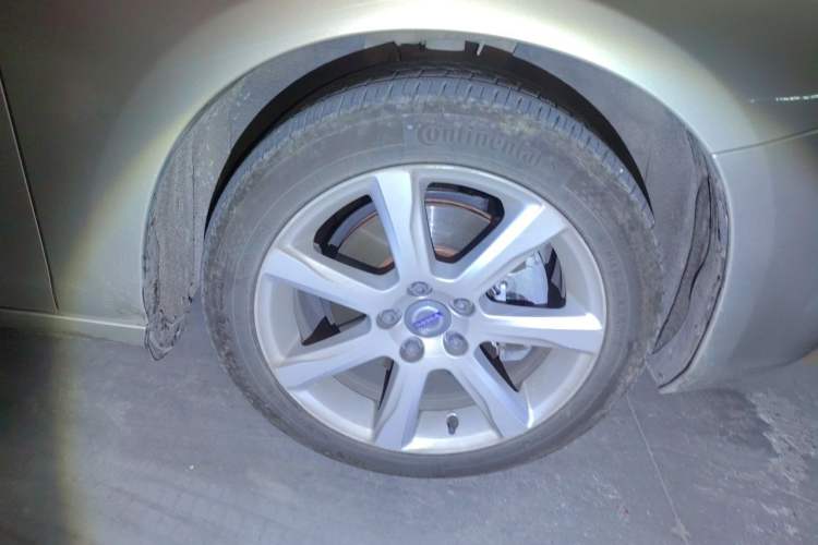 Used Volvo S60 2017 S60L T5 Intelligent Drive Edition Right Front Wheel Hub