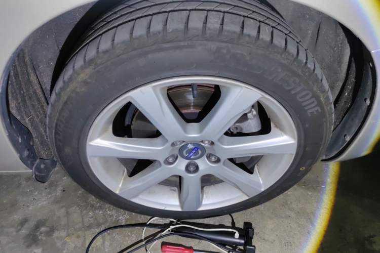 Used Volvo S60 2017 S60L T5 Intelligent Drive Edition Right Front Wheel Hub