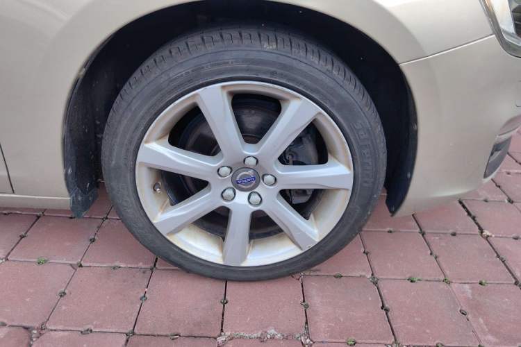 Used Volvo S60 2017 S60L T5 Intelligent Drive Edition Right Front Wheel Hub