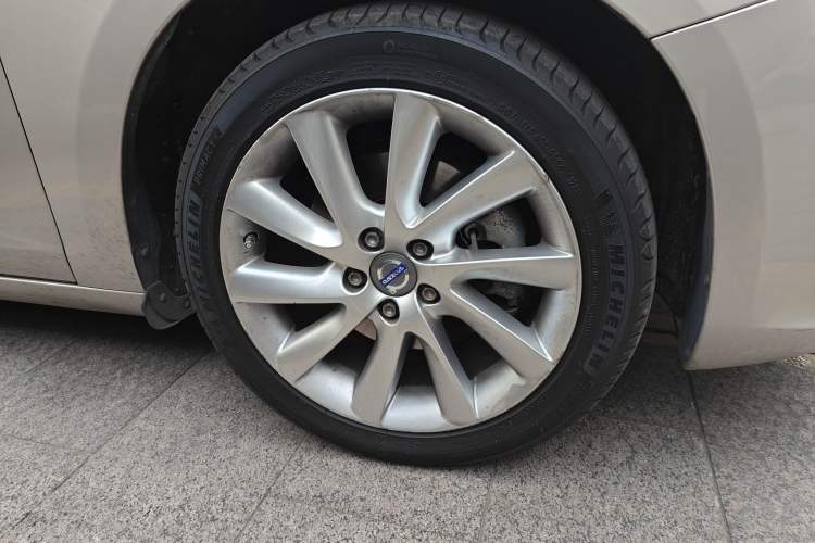 Used Volvo S60 2017 S60L T4 Smart Range Edition Right Front Wheel Hub