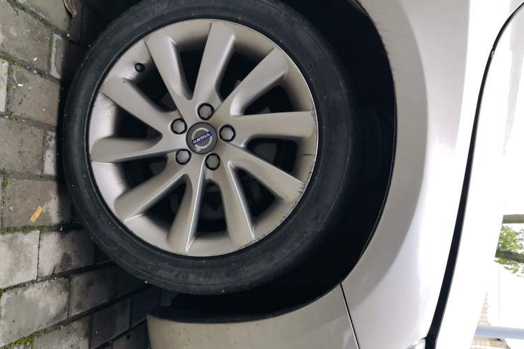 Used Volvo S60 2017 S60L T4 Smart Range Edition Right Front Wheel Hub