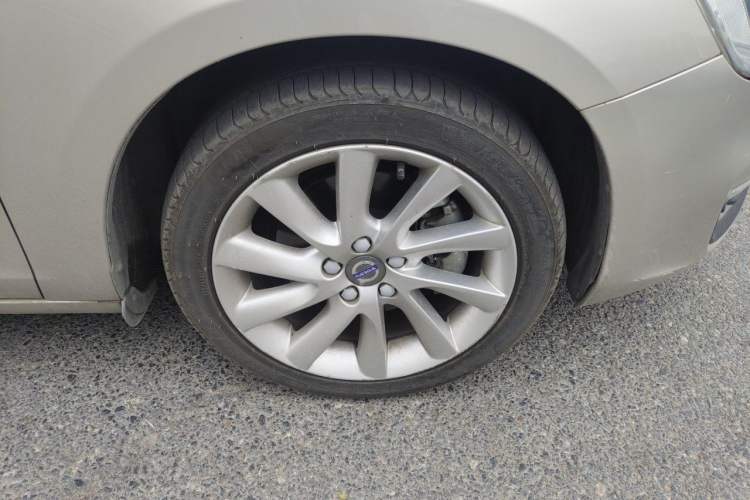 Used Volvo S60 2017 S60L T4 Smart Range Edition Right Front Wheel Hub
