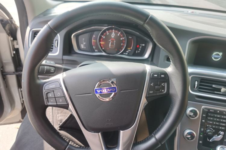 Used Volvo S60 2017 S60L T5 Intelligent Drive Edition Steering Wheel