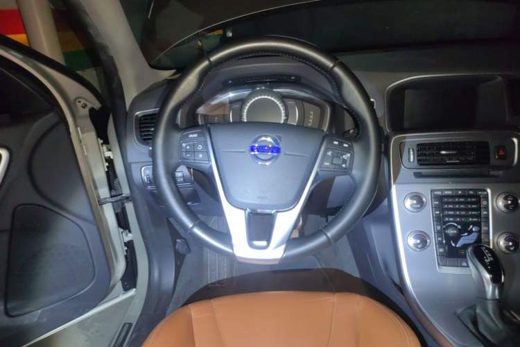 Used Volvo S60 2017 S60L T5 Intelligent Drive Edition Steering Wheel