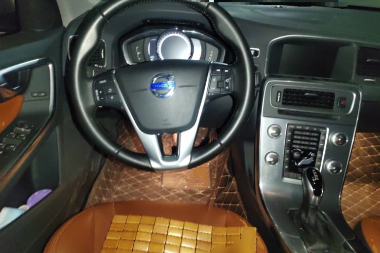 Used Volvo S60 2017 S60L T5 Intelligent Drive Edition Steering Wheel